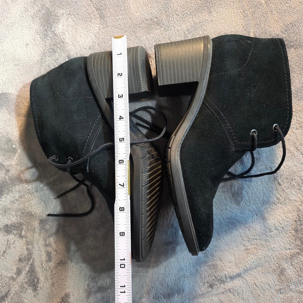 Modern Classic Clarks Women 9 Black Suede Lace Up Block Heel Chukka Ankle Boots - Picture 7 of 14